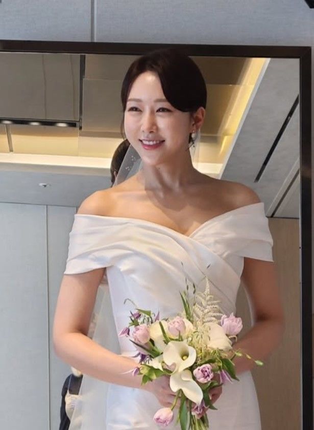 이혼 루머 일축 한영 웨딩드레스 자태 "벌써 4년 전"