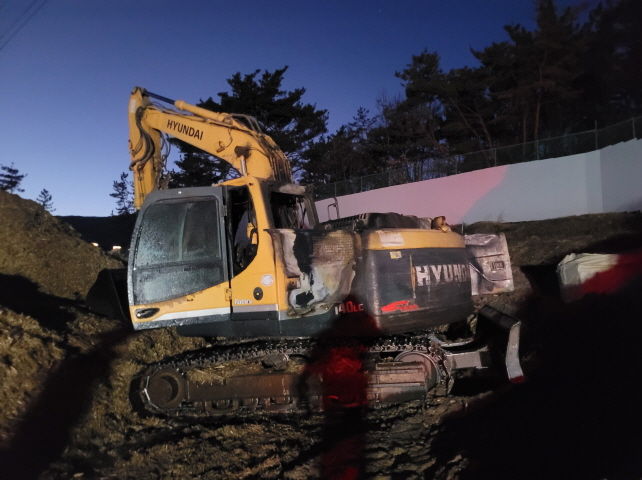 양산시 굴착기 화재…소방 전기적 요인 조사
