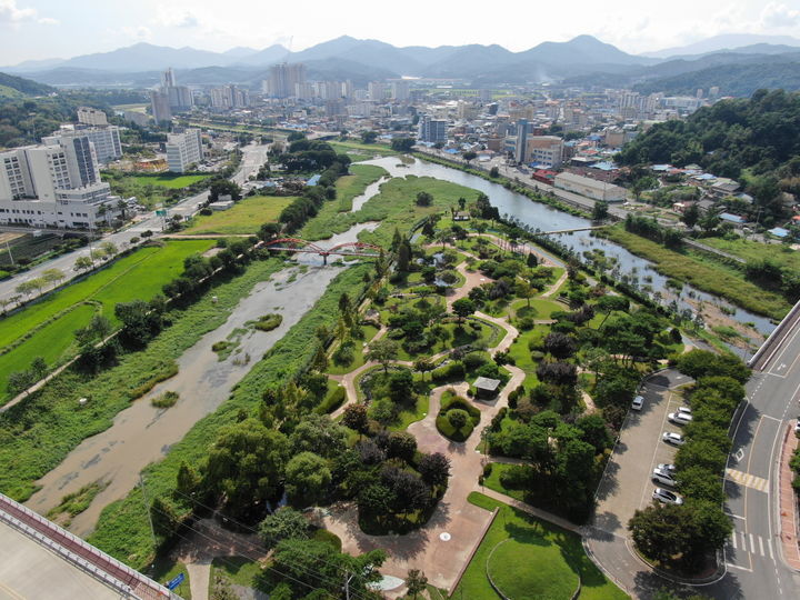 [청영=뉴시스] 청양군 지천생태공원 전경. (사진= 청양군 제공) *재판매 및 DB 금지