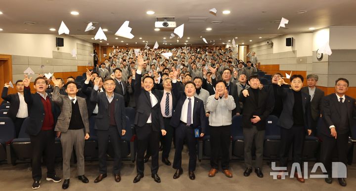동부건설, 창립 57주년 기념식 개최…'강한 체질' 경영 선언