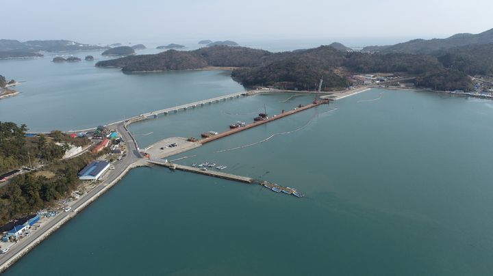 [무안=뉴시스] 전남 진도 접도 연도교 도로 정비사업. (자료사진 = 전남도 제공). 2026.01.22. photo@newsis.com *재판매 및 DB 금지