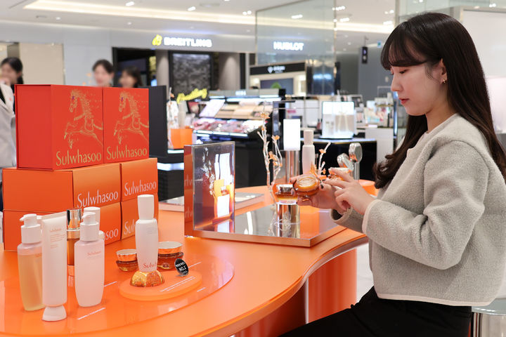 [대구=뉴시스] 대구 신세계백화점은 1층 화장품 매장 설화수에서 탄력과 주름 케어에 특화된 자음생 라인을 선보인다. (사진 = 대구 신세계백화점 제공) 2026.01.22. photo@newsis.com *재판매 및 DB 금지
