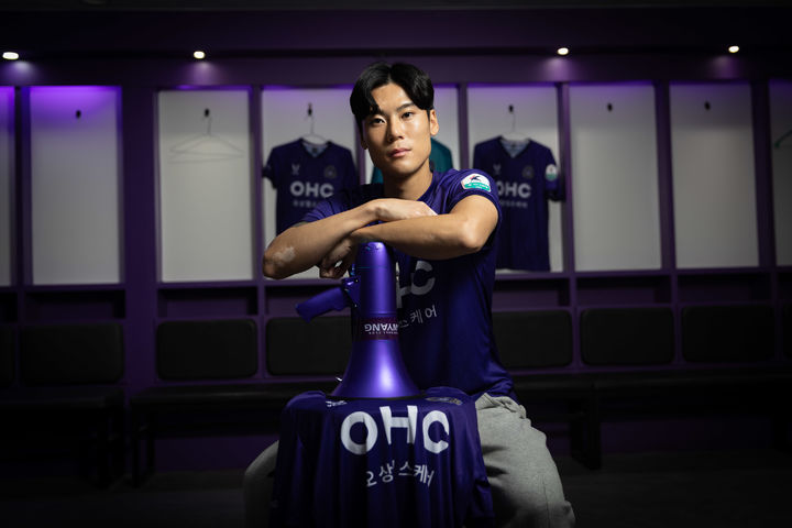 [서울=뉴시스]프로축구 FC안양, 측면 공격수 최건주 영입. (사진=FC안양 제공)