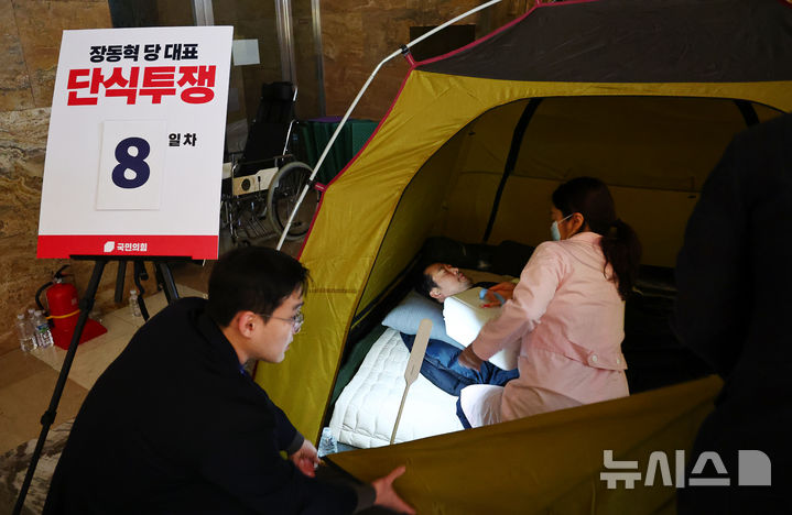 장동혁 단식 8일차 "심정지 가능성·뇌손상 위험"…최고위 불참
