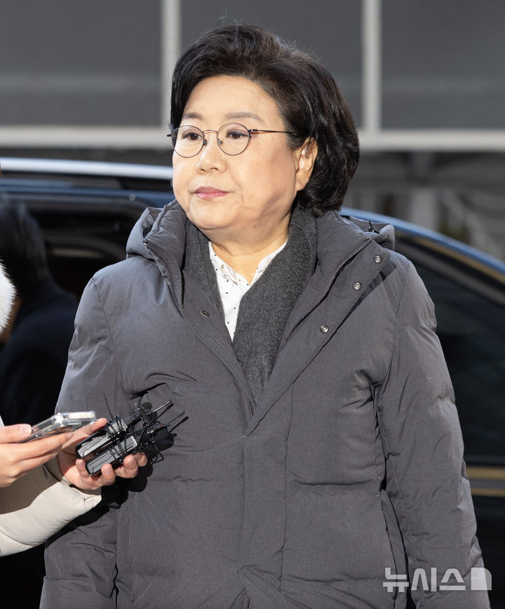 [서울=뉴시스] 황준선 기자 = 이혜훈 초대 기획예산처 장관 후보자가 22일 오전 서울 중구 예금보험공사에 마련된 인사청문회 준비 사무실로 출근하고 있다. 2026.01.22. hwang@newsis.com