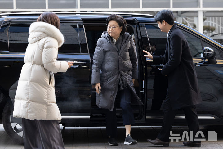 [서울=뉴시스] 황준선 기자 = 이혜훈 초대 기획예산처 장관 후보자가 22일 오전 서울 중구 예금보험공사에 마련된 인사청문회 준비 사무실로 출근하고 있다. 2026.01.22. hwang@newsis.com