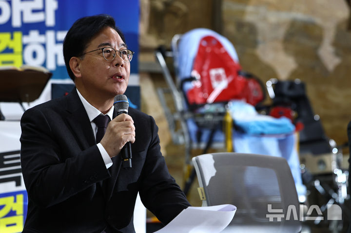 장동혁 불참 속 열린 국힘 최고위… 송언석 "張, 국민 위해 목숨 건 단식" [뉴시스Pic]