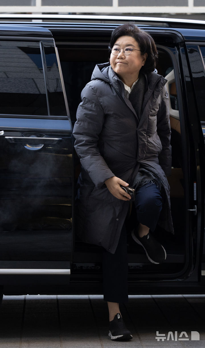 [서울=뉴시스] 황준선 기자 = 이혜훈 초대 기획예산처 장관 후보자가 22일 오전 서울 중구 예금보험공사에 마련된 인사청문회 준비 사무실로 출근하고 있다. 2026.01.22. hwang@newsis.com