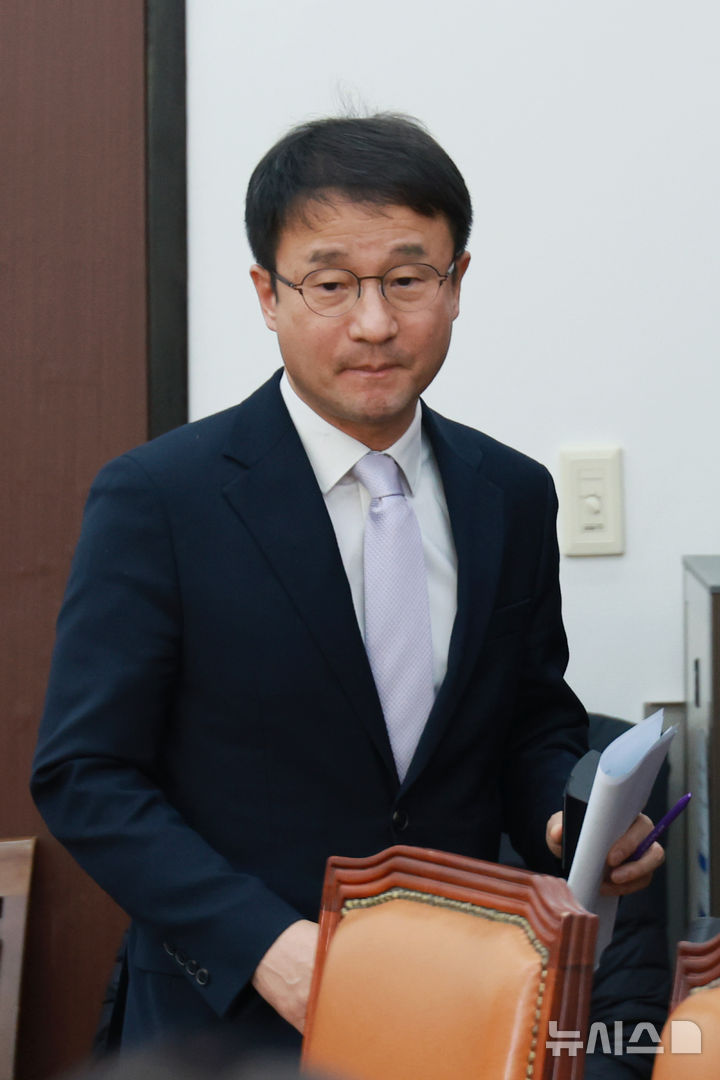 [서울=뉴시스] 고승민 기자 = 한병도 더불어민주당 원내대표가 22일 서울 여의도 국회에서 열린 정책조정회의에 참석하고 있다. 2026.01.22. kkssmm99@newsis.com
