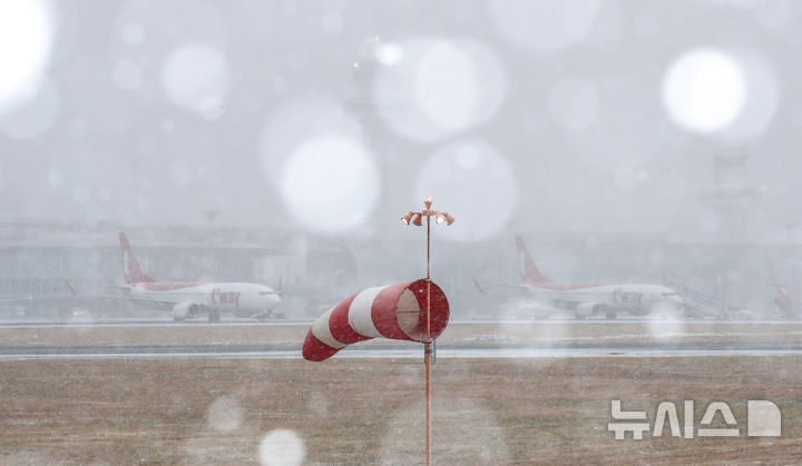 일요일 제주는 춥다, 아침 -2도…'최대 30㎝ 이상' 눈폭탄