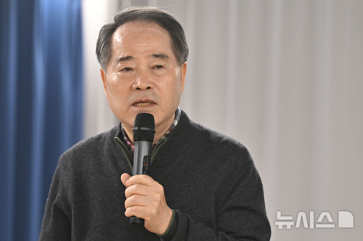 [광주=뉴시스] 이영주 기자 = 최형식 전 담양군수가 22일 오전 광주 동구 전일빌딩245에서 열린 광주전남 행정통합 핵심쟁점 시민사회 긴급토론회에 참여해 발언하고 있다. 2026.01.22. leeyj2578@newsis.com