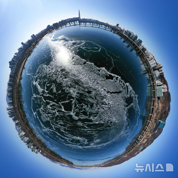 '찬공기에 갇힌 한반도' 한강변도 꽁꽁 [뉴시스Pic]