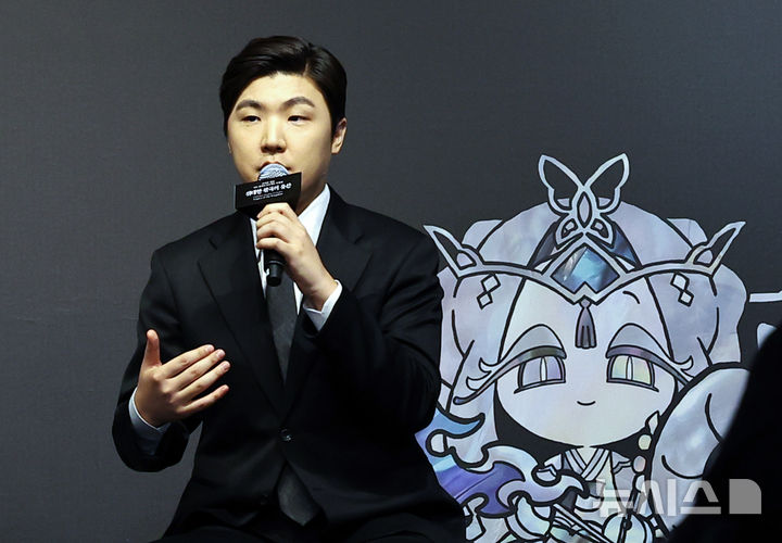 [서울=뉴시스] 최진석 기자 = 조길현 데브시스터즈 대표가 22일 서울 인사동 아라아트센터에서 열린 '쿠키런: 킹덤 아트 콜라보 프로젝트 특별전 위대한 왕국의 유산' 기자간담회에서 발언하고 있다. 2026.01.22. myjs@newsis.com