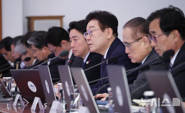 [서울=뉴시스] 최동준 기자 = 이재명 대통령이 22일 청와대에서 열린 수석보좌관회의에서 발언하고 있다. 2026.01.22. photocdj@newsis.com