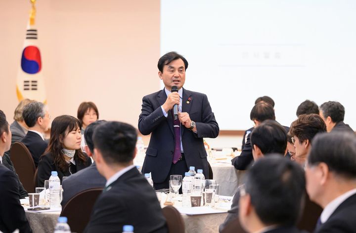 [서울=뉴시스] 안규백 국방부 장관이 22일 서울 용산구 국방컨벤션에서 열린 '민관군 합동 특별자문위원회 종합보고회'에서 인사말을 하고 있다. (사진=국방부 제공) 2026.01.22. photo@newsis.com *재판매 및 DB 금지