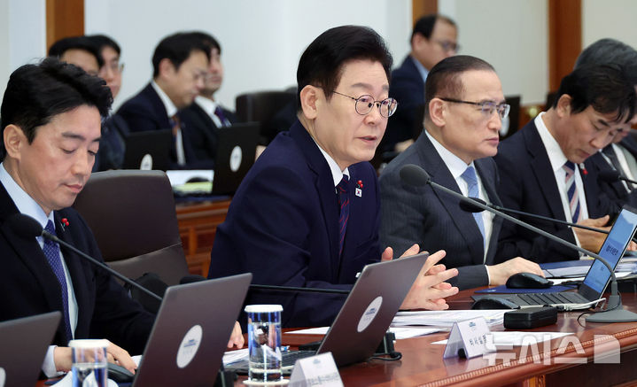 이재명 대통령, "개혁 과제 인권보호·실질적 권리보장 관점에서 신중하게 판단해야" [뉴시스Pic]