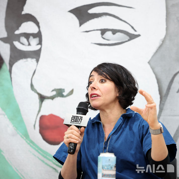 [서울=뉴시스] 박진희 기자 = 뮤지컬 ‘렘피카(Lempicka)’ 연출 레이첼 채브킨(Rachel Chavkin)이 22일 서울 강동구 강동아트센터에서 라운드 인터뷰를 하고 있다. 2026.01.22. pak7130@newsis.com