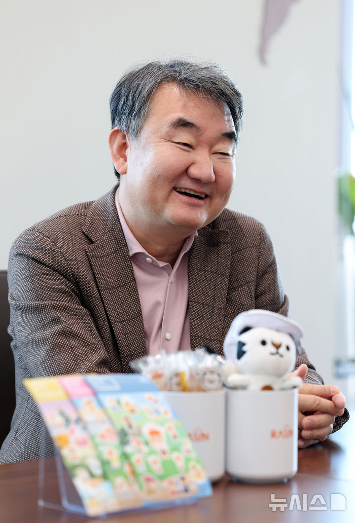 [서울=뉴시스] 배훈식 기자 = 이순형 라온시큐어 이사회 의장이 22일 오후 서울 영등포구 라온시큐어 사무실에서 뉴시스와 인터뷰하고 있다. 2026.01.22. dahora83@newsis.com