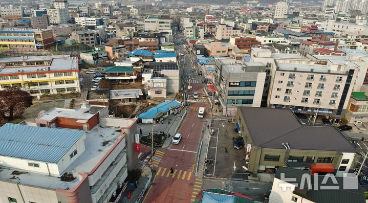 [진천=뉴시스] 지중화 사업 대상 지역 진천읍 삼수초 앞.