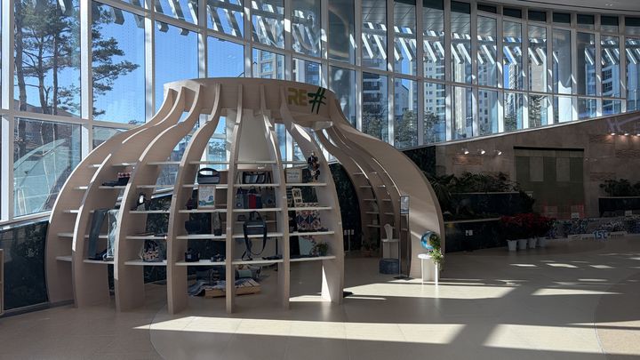 [수원=뉴시스] 도서관 1층 Re#(리샤프) 공간. (사진=경기도서관 제공) 2026.01.23. photo@newsis.com *재판매 및 DB 금지