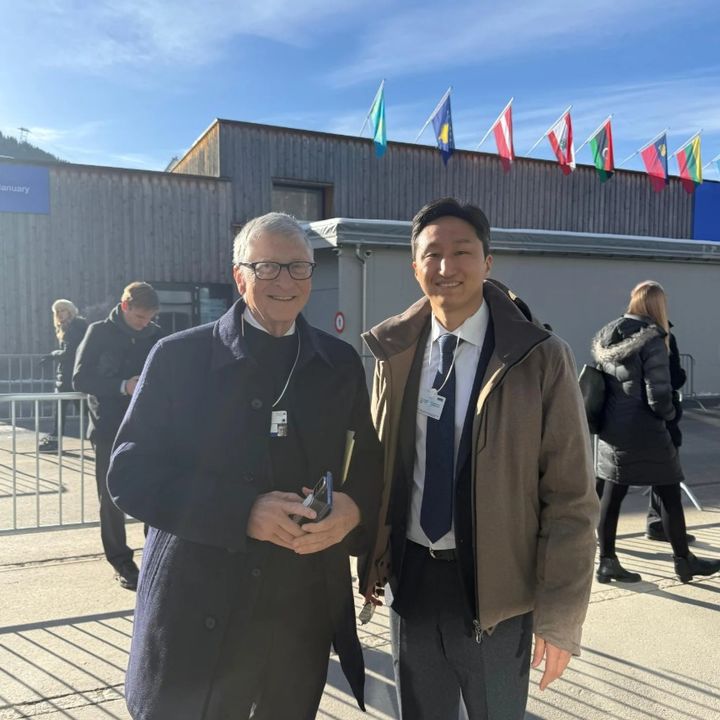 정기선 HD현대 회장이 22일(현지시간) 스위스 다보스에서 빌 게이츠 테라파워 회장과 만나 에너지산업의 미래에 대한 의견을 나눴다.(사진=HD현대 인스타그램). 2026.01.23. photo@newsis.com *재판매 및 DB 금지