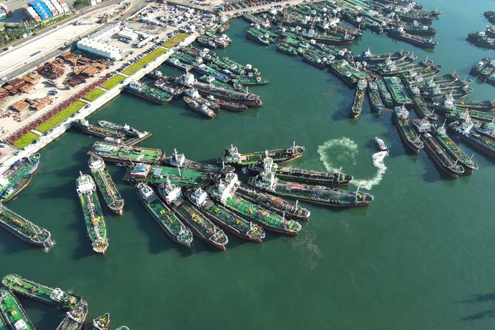 [부산=뉴시스] 연안구조정 방제 조치 현장 (사진=부산해양경찰서 제공) 2026.01.23. photo@newsis.com *재판매 및 DB 금지