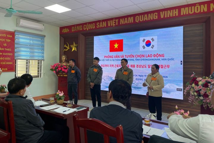 [밀양=뉴시스] 밀양시와 남밀양농협 관계자들이 베트남 라오까이성을 방문해 공공형 계절근로자 면접을 진행하고 있다. (사진= 밀양시 제공) 2026.01.23. photo@newsis.com *재판매 및 DB 금지