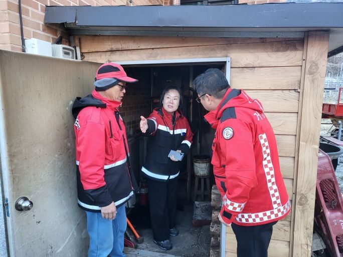 [거창=뉴시스] 김현미 경남 거창군 부군수 산불 예방 화목보일러 점검. (사진=거창군 제공) 2026.01.23. photo@newsis.com *재판매 및 DB 금지