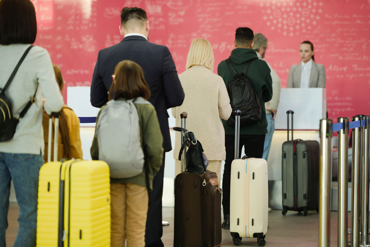 조종사 행세하며 수백번 공짜 비행…'캐치 미 이프 유 캔' 현실판