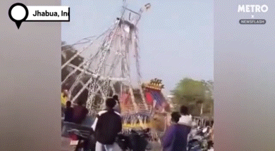 [뉴시스] 인도의 한 지역 축제 인근에서 운행 중이던 용 모양의 대형 관람차가 갑자기 무너지며 사고가 발생했다. (사진=온라인 커뮤니티) *재판매 및 DB금지 *재판매 및 DB 금지