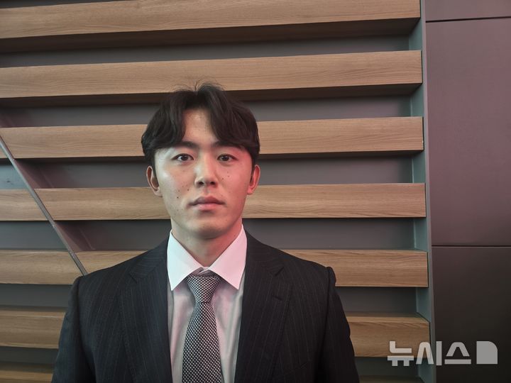 [인천공항=뉴시스] 김희준 기자 = 삼성 라이온즈의 미야지 유라가 23일 인천공항을 통해 1차 스프링캠프지인 괌으로 출국하기 전 취재진과 인터뷰를 하고 있다. 2026.01.23 jinxijun@newsis.com