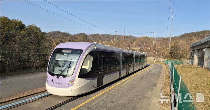 [서울=뉴시스]위례선(트램) 차량. 