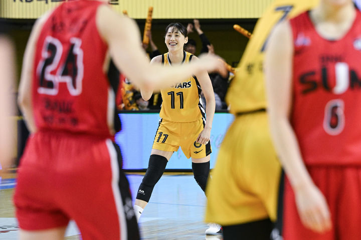 [서울=뉴시스] 여자프로농구 청주 KB국민은행의 강이슬. (사진=WKBL 제공) *재판매 및 DB 금지