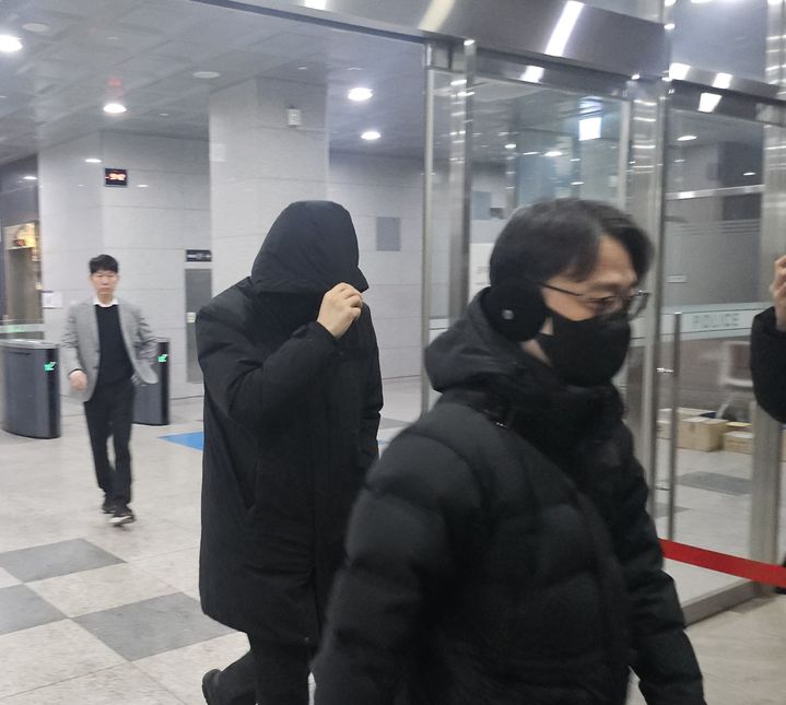 '공천헌금 1억' 강선우 전 보좌관 12시간40분만 조사 종료(종합)