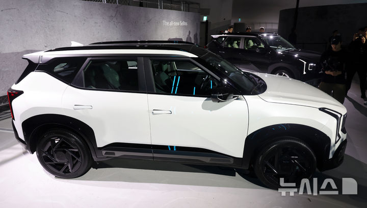 [서울=뉴시스] 홍효식 기자 = 지난 23일 서울 중구 동대문디자인플라자(DDP)에서 열린 기아 '디 올 뉴 셀토스' 미디어데이에서 소형 SUV '디 올 뉴 셀토스' 차량이 전시돼 있다. 2026.01.26. yesphoto@newsis.com