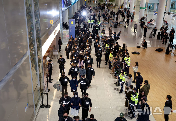 충남경찰청, 캄보디아 강제송환자 17명 전원 구속 영장 신청