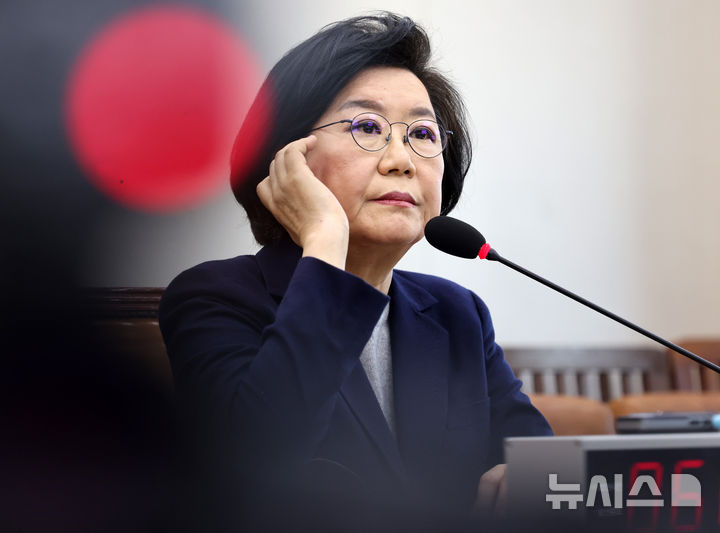 [서울=뉴시스] 고승민 기자 = 이혜훈 기획예산처 장관 후보자가 23일 오전 서울 여의도 국회 재정경제기획위원회 전체회의에서 열린 인사청문회에 출석해 있다.(공동취재) 2026.01.23. photo@newsis.com