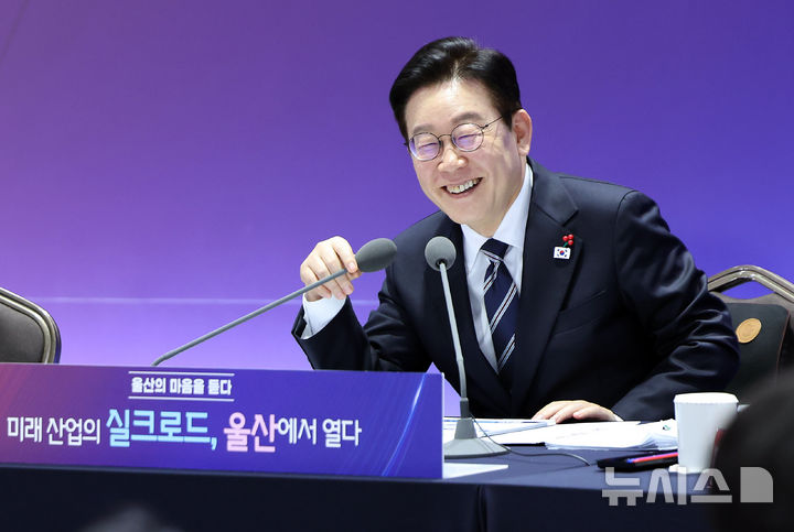 울산 찾은 이 대통령 "부울경 통합 필요…이번 지방선거가 현실적"(종합)