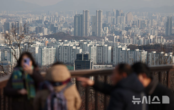 [서울=뉴시스] 김진아 기자 = 서울시내 아파트가 보이고 있다. 2026.01.23. bluesoda@newsis.com