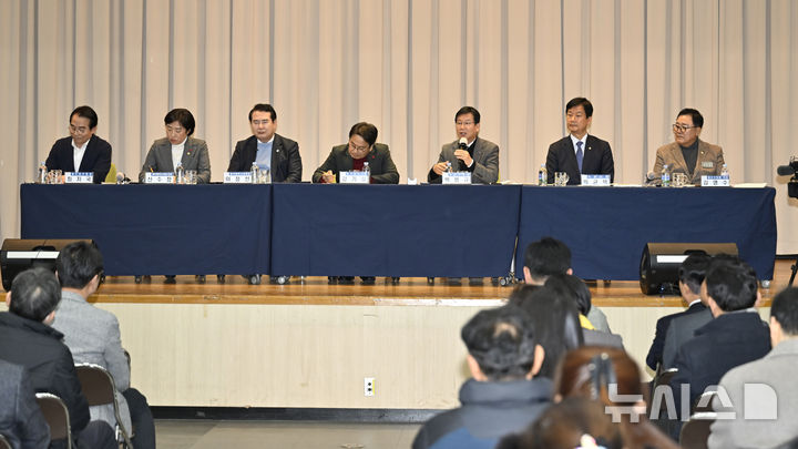 [광주=뉴시스] 박기웅 기자 = 23일 오후 광주 광산구청 윤상원홀에서 광주·전남 시도 행정통합 시민공청회가 열리고 있다. 2026.01.23. pboxer@newsis.com