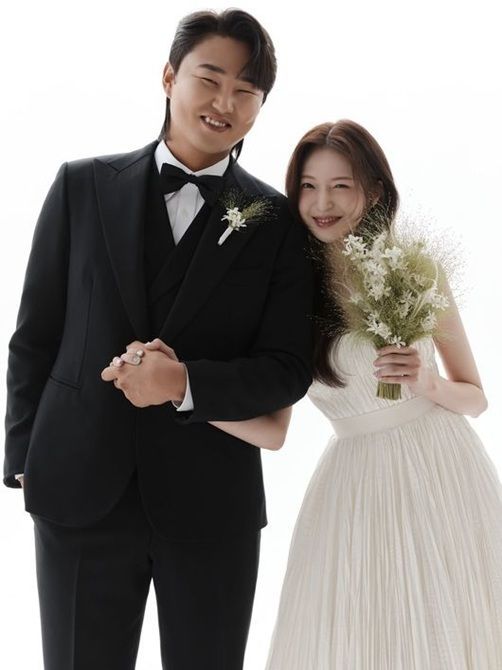 [서울=뉴시스] 엠넷 '러브캐처' 출신 김지연과 롯데자이언츠 투수 정철원. (사진=김지연 인스타그램) 2026.01.25. photo@newsis.com *재판매 및 DB 금지