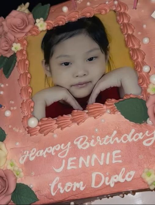 제니, 어린 시절 사진 깜짝 공개…"기분이 이상해"