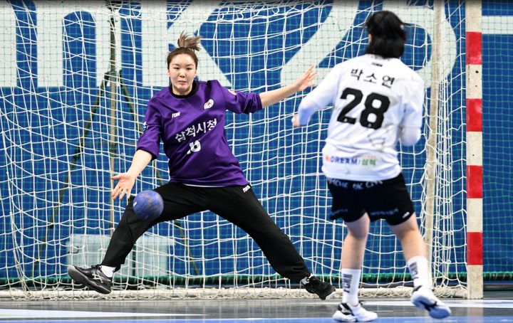 여자 핸드볼 삼척시청, 시즌 최다 골로 인천광역시청 제압 - 뉴스 썸네일 이미지