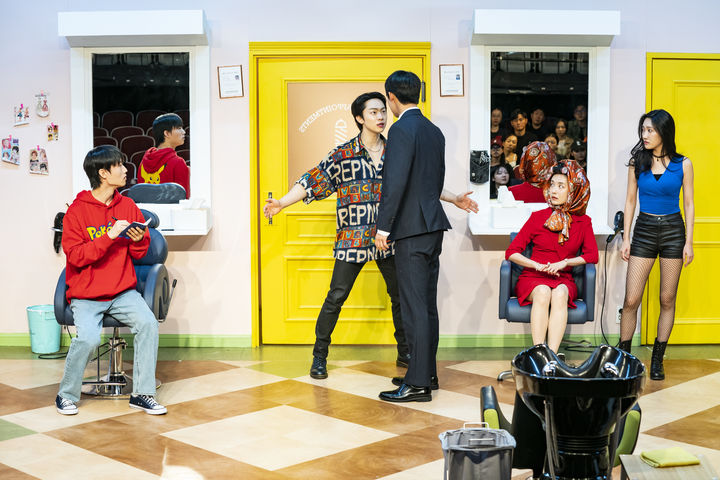 [대구=뉴시스] 연극 '쉬어매드니스' (사진=대구 서구문화회관 제공) 2026.01.25. photo@newsis.com *재판매 및 DB 금지