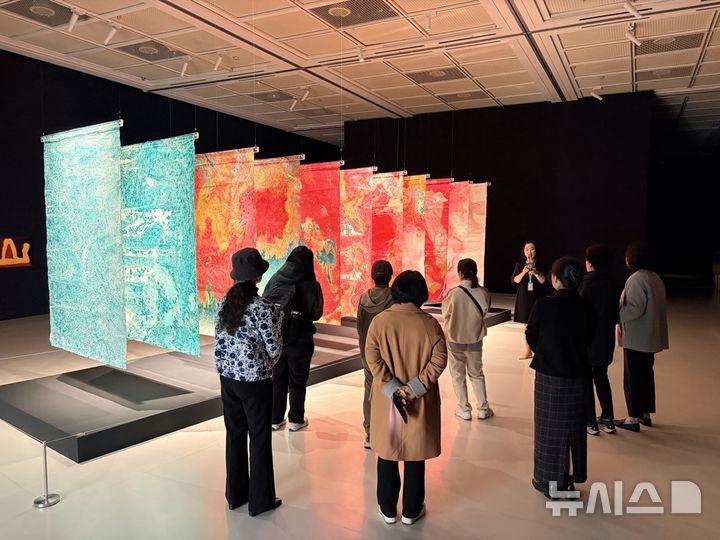 [창원=뉴시스]경남도립미술관 큐레이터 전시 투어.(자료사진=경남도립미술관 제공)2026.01.25. photo@newsis.com