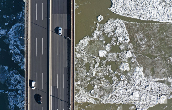 서울 6일째 한파주의보 발효 중, 꽁꽁 언 한강 [뉴시스Pic]