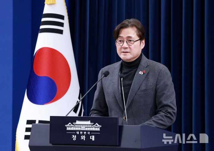 [서울=뉴시스] 고범준 기자 = 홍익표 정무수석이 25일 청와대 춘추관에서 이혜훈 기획예산처 장관 후보자 지명 철회 관련 현안 브리핑을 하고 있다. 2026.01.25. bjko@newsis.com