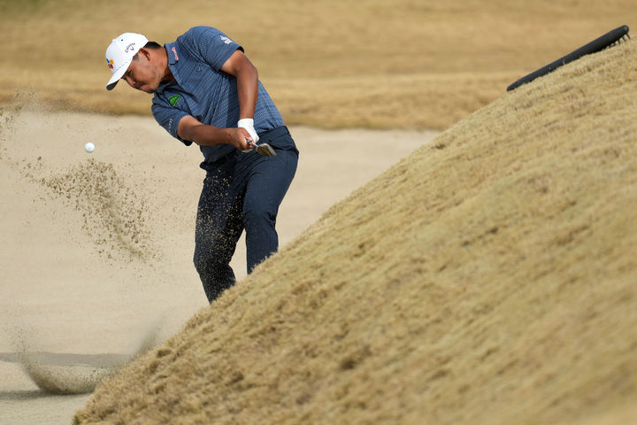 [라킨타=AP/뉴시스] 김시우가 25일(현지 시간) 미 캘리포니아주 라킨타의 피트 다이 스타디움에서 열린 미국프로골프(PGA) 투어 아메리칸 익스프레스 최종 라운드 8번 홀 벙커에서 샷하고 있다. 3라운드 단독 선두였던 김시우는 최종 합계 22언더파 262타 공동 6위로 대회를 마쳤다. 2026.01.26.