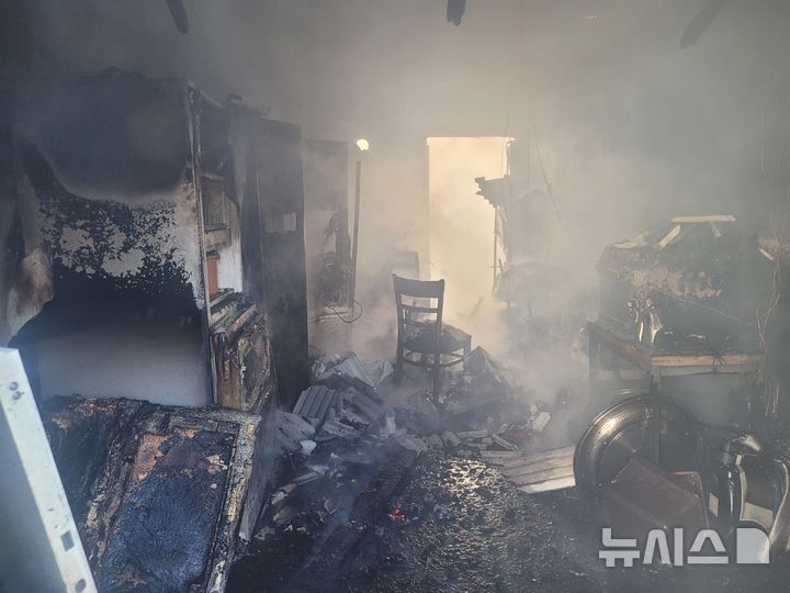 포항 한 주택서 화재…60대 남성 숨진 채 발견