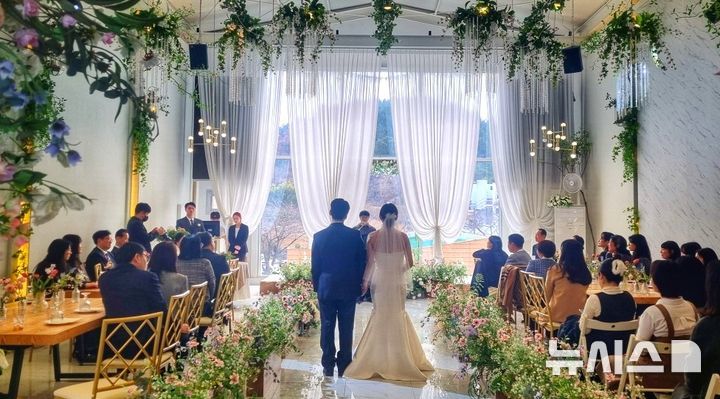 [포항=뉴시스] 송종욱 기자 = 포항시 작은 결혼식 이미지. 2026.01.26. photo@newsis.com